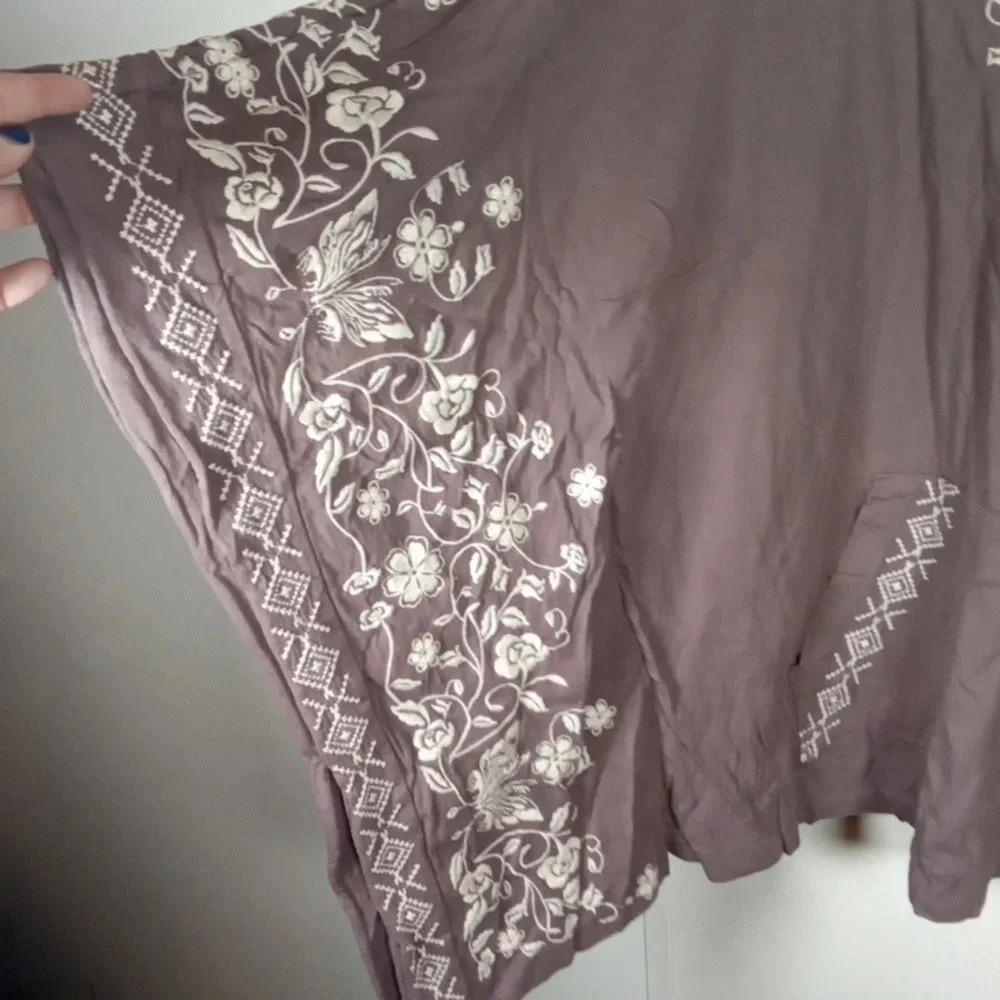 Jonny was Jm Los Angeles xs/s embroidered batwin poncho Tunic - Picture 6 of 7